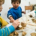 kunstkurs_experimente_formen_farben_ton_jonathan_und_levin